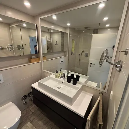 Apartment Penthouse Mit Whirlpool, Traumblick Und Grosser Dachterrasse